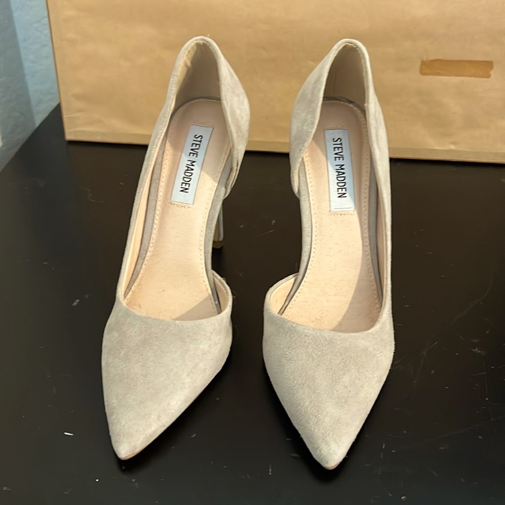 Steven Madden Grey Suede 4” heels size 7.5 - Never Worn